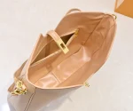 高仿CELINE-賽琳 時尚牛皮革多功能斜挎包 - 可容納iPad等智能平板電腦-119563：圖片 9