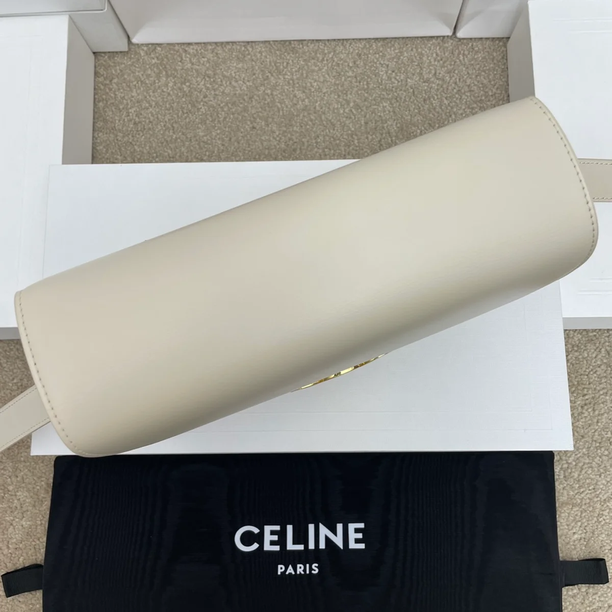 高仿CELINE-賽琳 TRIOMPHE 金色鎖扣牛皮斜挎包 - 優雅多功能設計-188423 6 高仿CELINE-賽琳 TRIOMPHE 金色鎖扣牛皮斜挎包 - 優雅多功能設計-188423