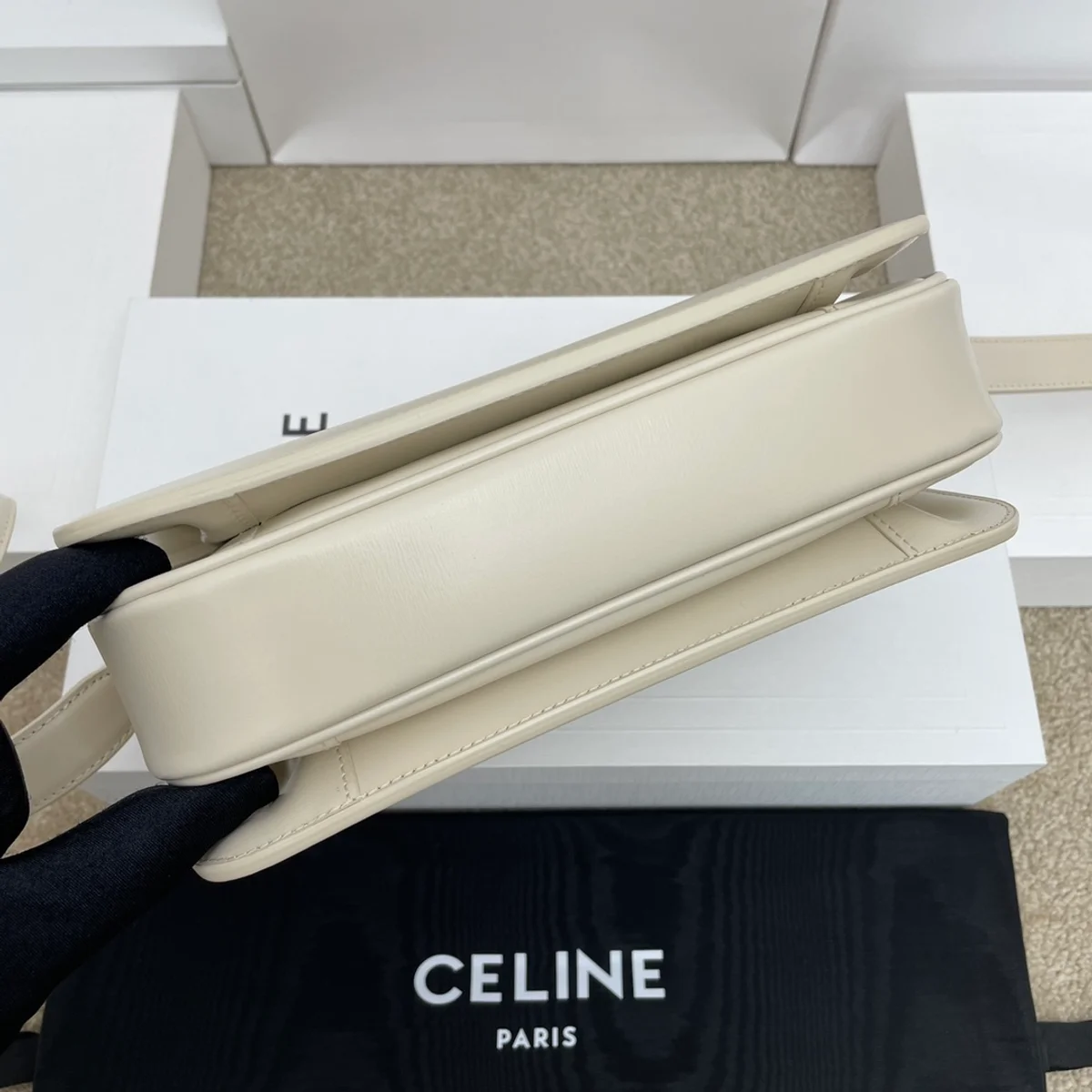高仿CELINE-賽琳 TRIOMPHE 金色鎖扣牛皮斜挎包 - 優雅多功能設計-188423 5 高仿CELINE-賽琳 TRIOMPHE 金色鎖扣牛皮斜挎包 - 優雅多功能設計-188423