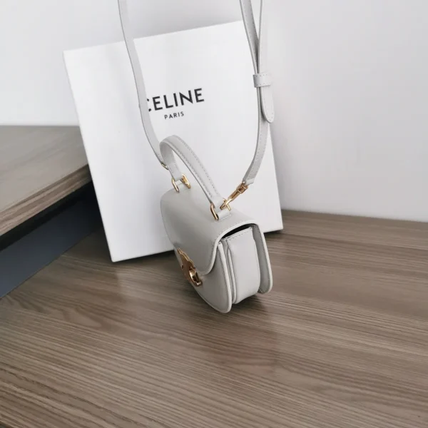高仿CELINE-賽琳 迷你牛皮TRIOMPHE金屬扣手袋-10L063：圖片 4