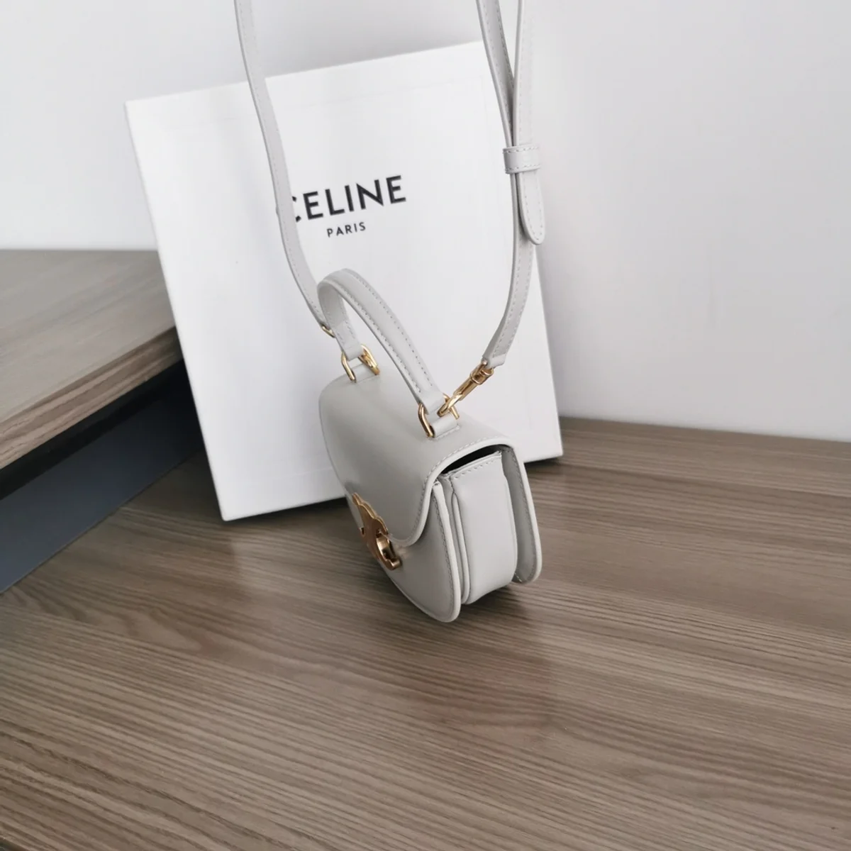 高仿CELINE-賽琳 迷你牛皮TRIOMPHE金屬扣手袋-10L063 4 高仿CELINE-賽琳 迷你牛皮TRIOMPHE金屬扣手袋-10L063