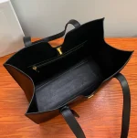 高仿CELINE-賽琳 經典牛皮旋轉鎖扣肩背包-112583：圖片 7