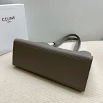 高仿CELINE-賽琳 經典牛皮革肩背包 - 金色飾面CLOCHE CLÉS掛鎖設計-112583：圖片 7