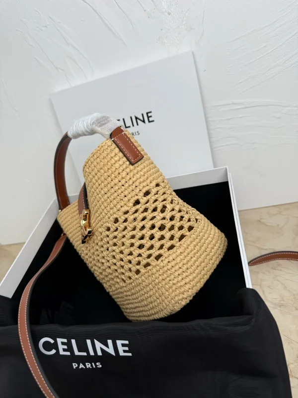 高仿CELINE-賽琳 TRIOMPHE磁扣牛皮革手提斜挎包-119742：圖片 4