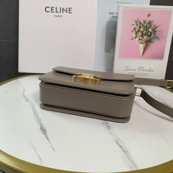 高仿CELINE-賽琳 TRIOMPHE 金屬鎖扣牛皮斜挎包-188423：圖片 5