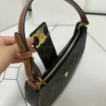高仿CELINE-賽琳 Saint Laurent TRIOMPHE CANVAS 金色印花肩背包-114492：圖片 7
