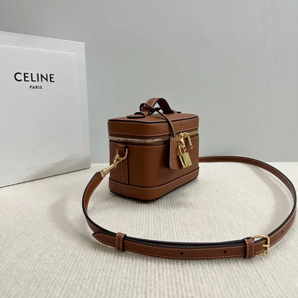 高仿CELINE-賽琳 CLOCHE 金色飾面牛皮革手提斜挎包-119463：圖片 4