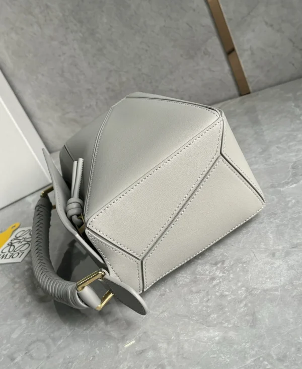 高仿羅意威/LOEWE 編制手柄單肩包：圖片 22