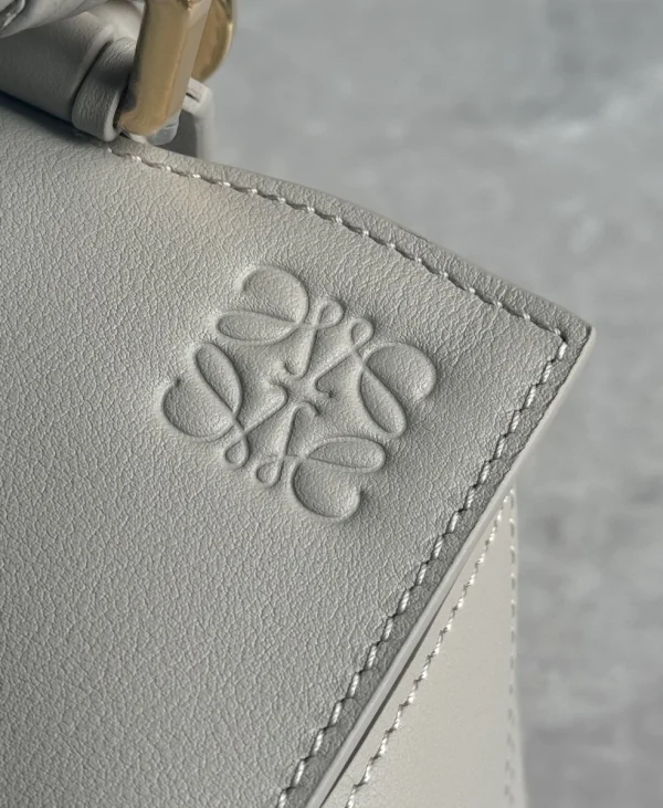高仿羅意威/LOEWE 編制手柄單肩包：圖片 25