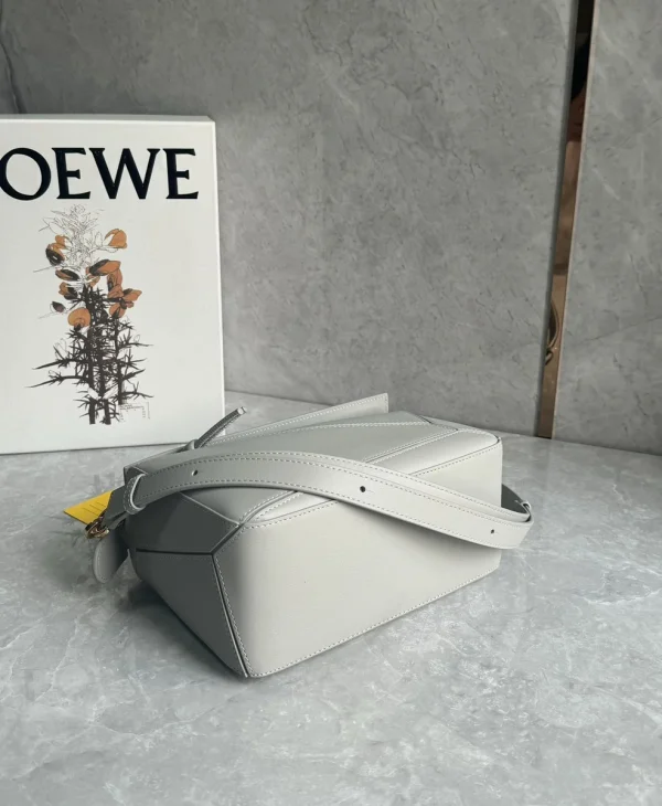 高仿羅意威/LOEWE 編制手柄單肩包：圖片 28