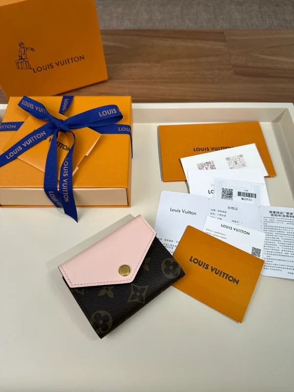 高仿LV Zoé錢包 | Monogram帆布玫瑰粉牛皮 時尚迷你錢包-M62933：圖片 4
