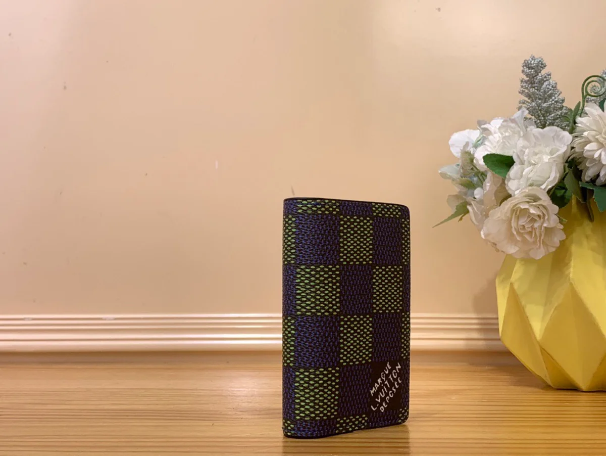 高仿LV 男士Damier Heritage藍綠色萬用錢包 | Pharrell Williams聯名款短夾長夾兩用-N00143 3 高仿LV 男士Damier Heritage藍綠色萬用錢包 | Pharrell Williams聯名款短夾長夾兩用-N00143