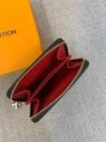 高仿LV 圣诞限定Candy Factory系列Vivienne玩偶拉链零钱包 | Monogram帆布红色甜点主题-M12210：圖片 8