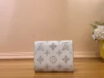 高仿LV Iris 小型錢包 | Mahina皮革 Monogram打孔通花設計-M62542：圖片 4