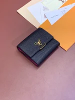 高仿LV Capucines XS 钱包 - 女士超小型Taurillon皮革钱夹 带零钱格-M68587：圖片 4