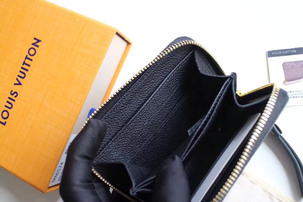 高仿LV Monogram Empreinte拉链零钱包 - 奢华便携信用卡现金收纳-M60574 9 高仿LV Monogram Empreinte拉链零钱包 - 奢华便携信用卡现金收纳-M60574