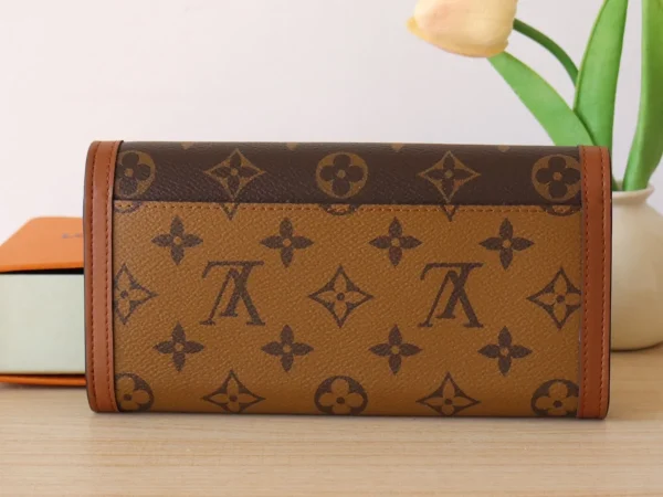 高仿LV Sarah Dauphine 錢包 | Monogram 翻轉帆布設計 12卡位拉鏈零錢格-M46645：圖片 4