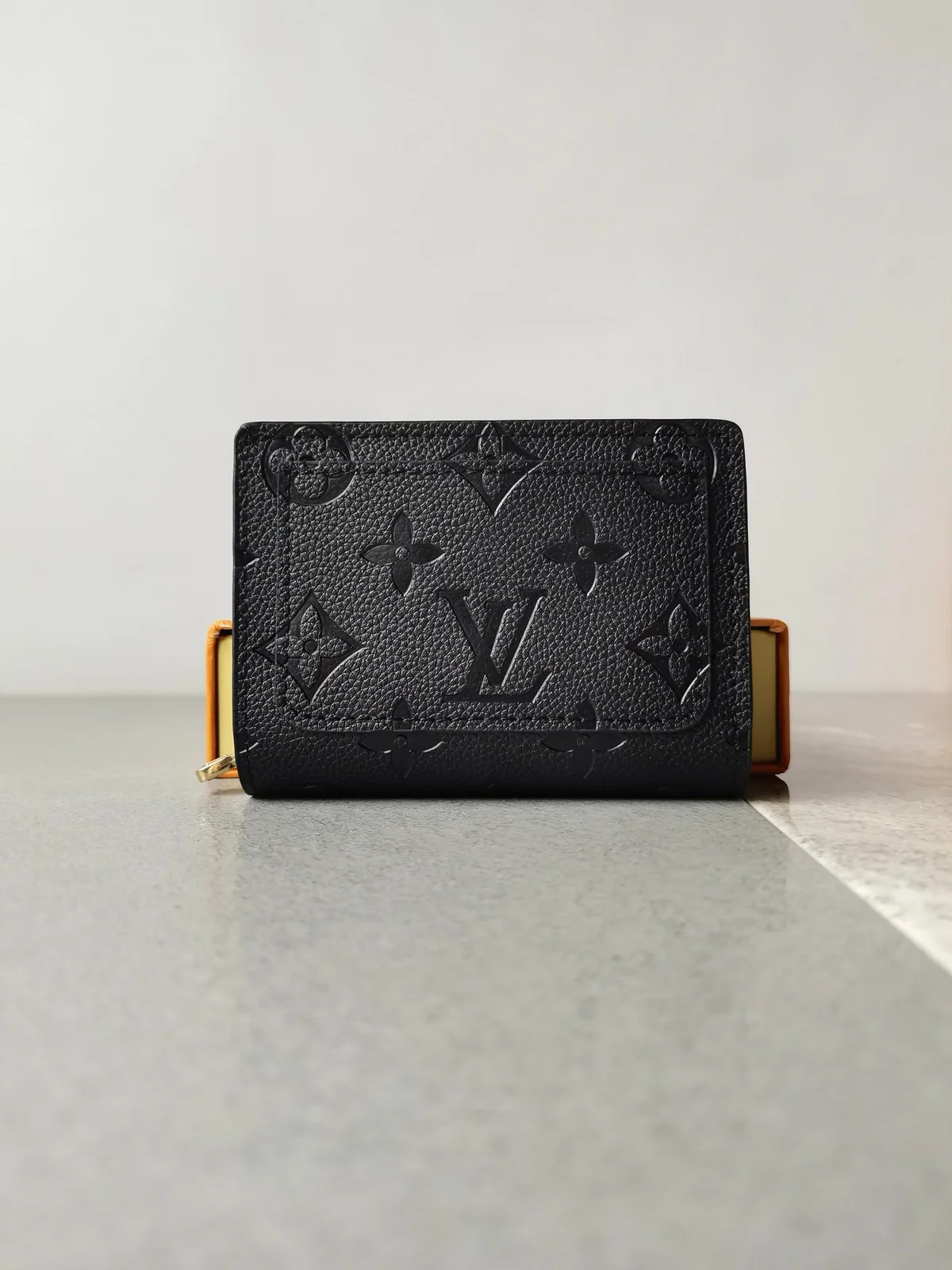 高仿LV Cléa 錢包 | Monogram Empreinte 柔軟粒面牛皮 多功能精緻錢包-M80151