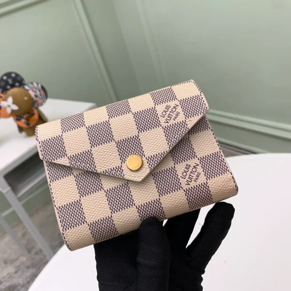 高仿LV Victorine 錢包 | Damier Azur帆布玫瑰粉女士短夾-N64022：圖片 5