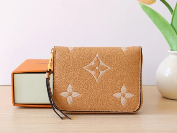 高仿LV Monogram Empreinte拉链零钱包 - 经典Arizona色小巧多功能钱夹-M12760：圖片 4
