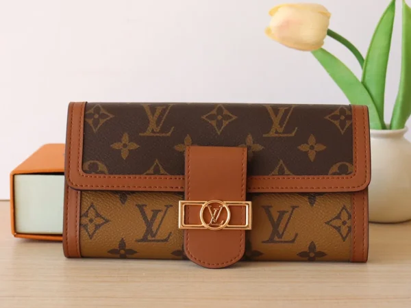 高仿LV Sarah Dauphine 錢包 | Monogram 翻轉帆布設計 12卡位拉鏈零錢格-M46645：圖片 3