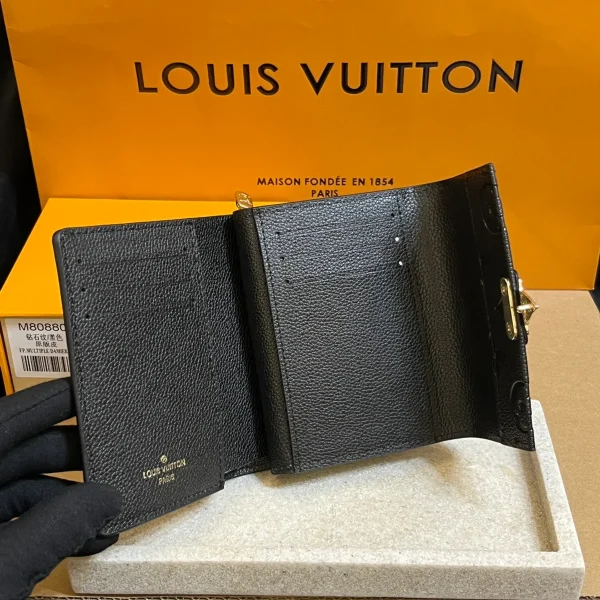 高仿LV Métis小型錢包 | Monogram Empreinte皮革 經典S-lock鎖扣設計-M80880：圖片 5
