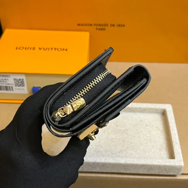 高仿LV Métis小型錢包 | Monogram Empreinte皮革 經典S-lock鎖扣設計-M80880：圖片 8