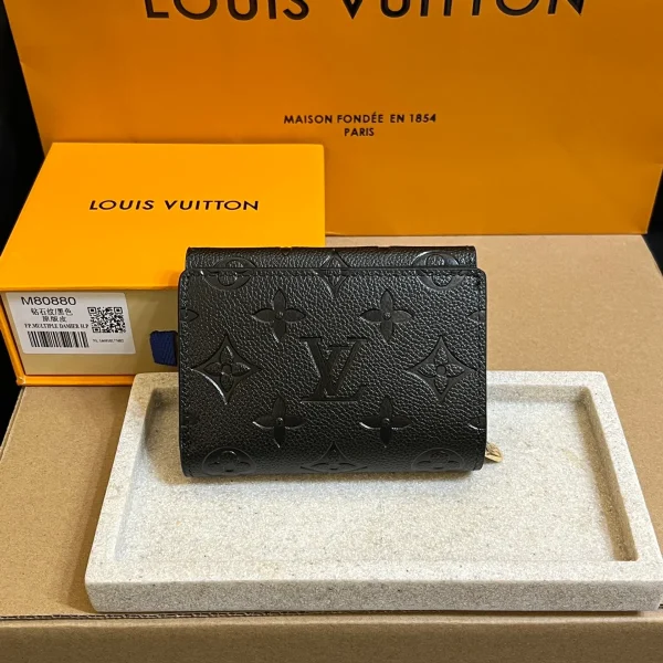 高仿LV Métis小型錢包 | Monogram Empreinte皮革 經典S-lock鎖扣設計-M80880：圖片 4