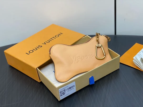 高仿LV Pharrell Williams設計LV Bone Key Pouch狗骨頭鑰匙零錢包 | Monogram帆布奢華配飾-M12616：圖片 3