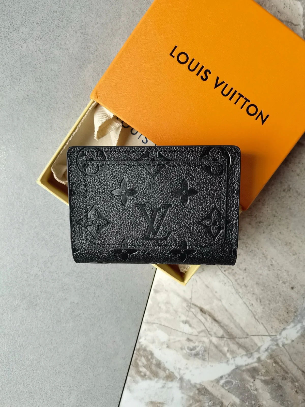 高仿LV Cléa 錢包 | Monogram Empreinte 柔軟粒面牛皮 多功能精緻錢包-M80151
