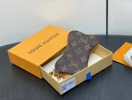 高仿LV Pharrell Williams設計LV Bone Key Pouch狗骨頭鑰匙零錢包 | Monogram帆布奢華配飾-M12616：圖片 4