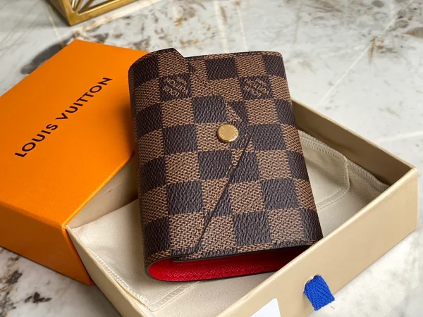 高仿LV Victorine Damier Ebene 女士錢包 | 信封式設計拉鏈零錢格-N41659：圖片 3