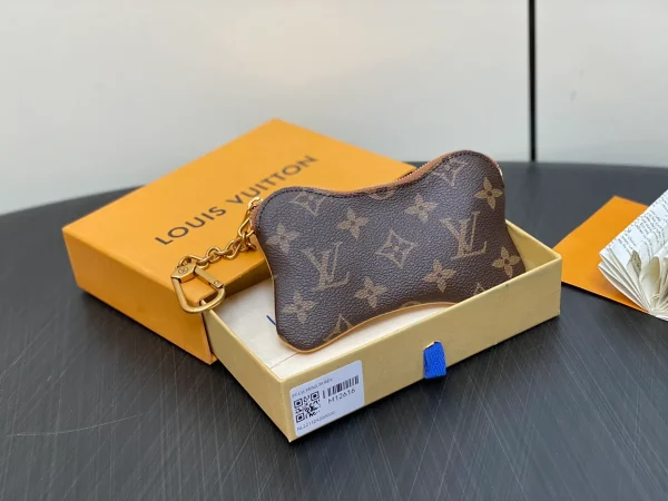 高仿LV Pharrell Williams設計LV Bone Key Pouch狗骨頭鑰匙零錢包 | Monogram帆布奢華配飾-M12616：圖片 2