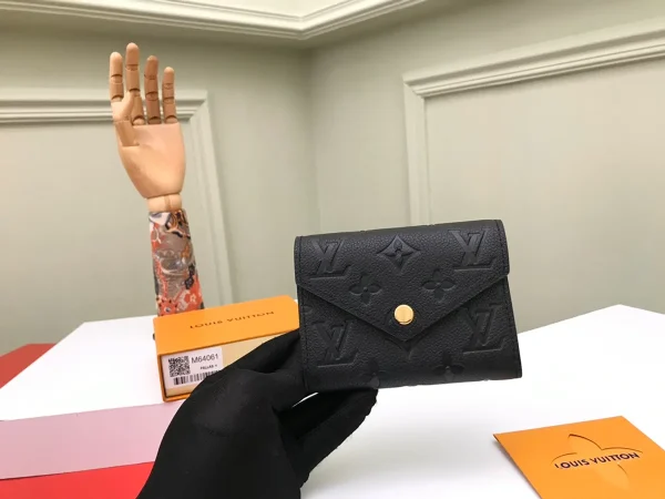 高仿LV Victorine錢包 | Monogram Empreinte皮革 多卡位拉鏈零錢包-M64060：圖片 2