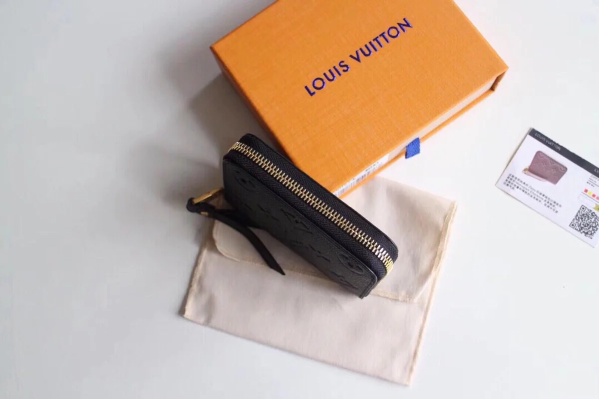 高仿LV Monogram Empreinte拉链零钱包 - 奢华便携信用卡现金收纳-M60574 4 高仿LV Monogram Empreinte拉链零钱包 - 奢华便携信用卡现金收纳-M60574