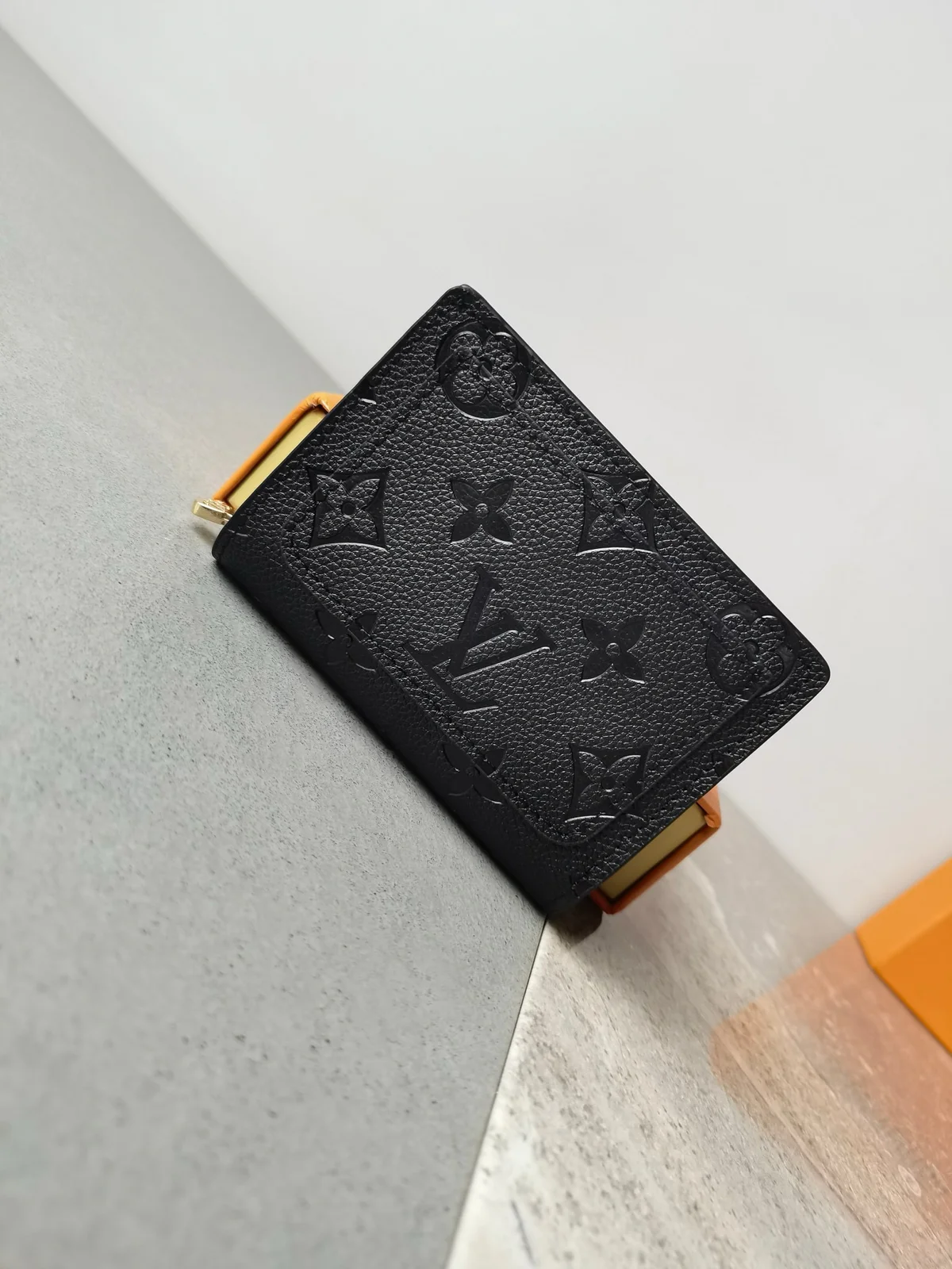 高仿LV Cléa 錢包 | Monogram Empreinte 柔軟粒面牛皮 多功能精緻錢包-M80151
