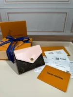 高仿LV Zoé錢包 | Monogram帆布玫瑰粉牛皮 時尚迷你錢包-M62933：圖片 3