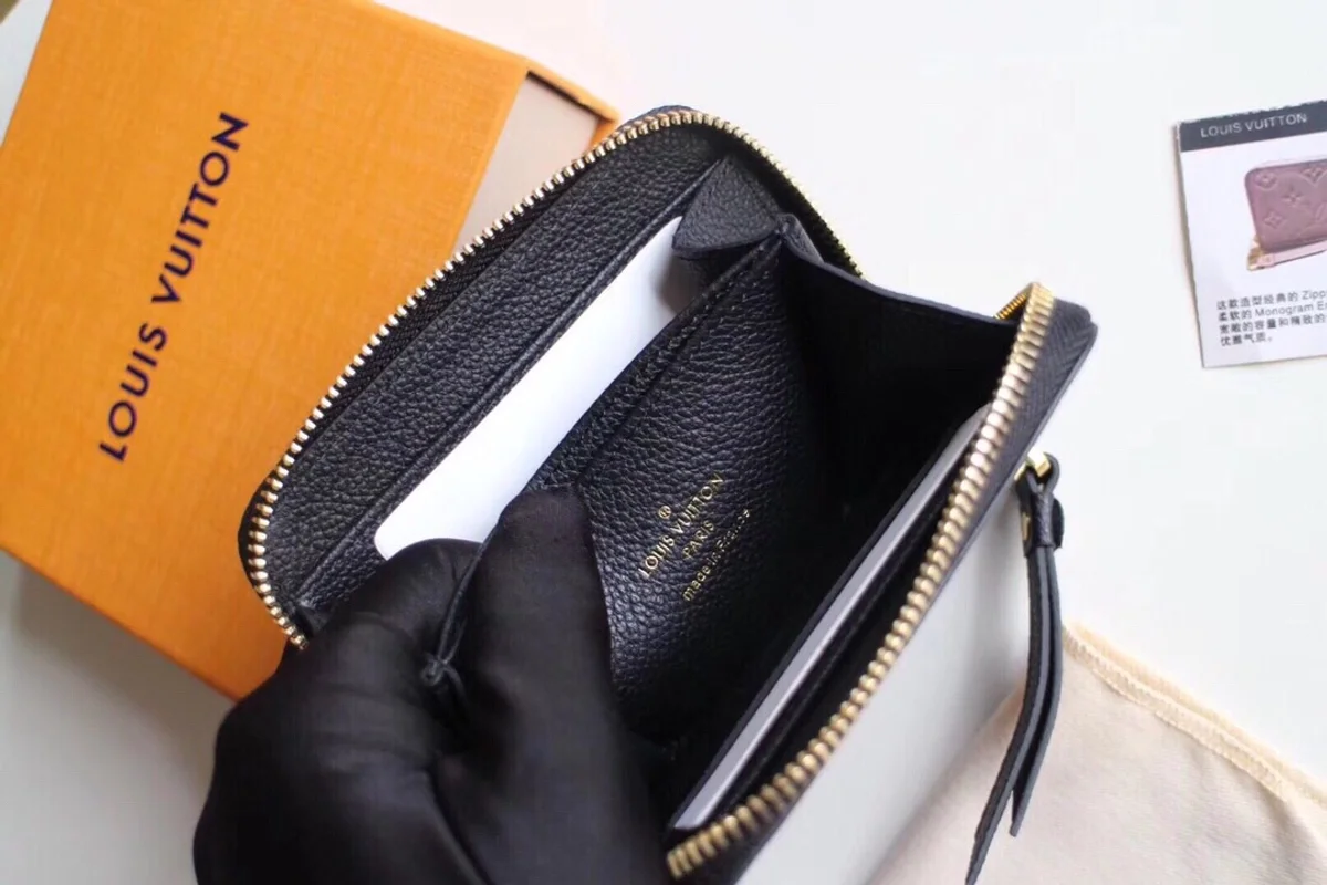 高仿LV Monogram Empreinte拉链零钱包 - 奢华便携信用卡现金收纳-M60574 8 高仿LV Monogram Empreinte拉链零钱包 - 奢华便携信用卡现金收纳-M60574