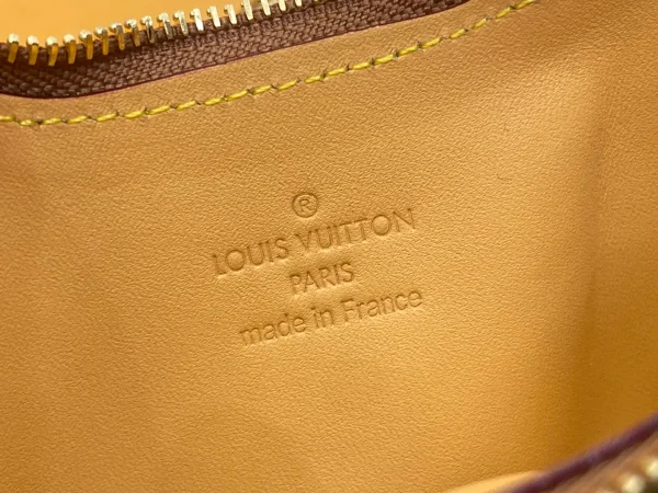 高仿LV Pharrell Williams設計LV Bone Key Pouch狗骨頭鑰匙零錢包 | Monogram帆布奢華配飾-M12616：圖片 10