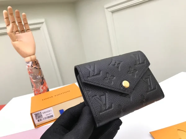 高仿LV Victorine錢包 | Monogram Empreinte皮革 多卡位拉鏈零錢包-M64060：圖片 3