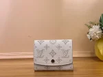 高仿LV Iris 小型錢包 | Mahina皮革 Monogram打孔通花設計-M62542：圖片 2