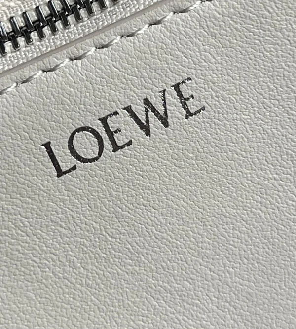 羅意威/LOEWE Puzzle Fold Pouch 麻將包 白色：圖片 10