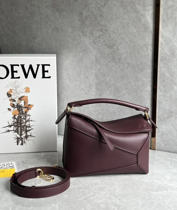 高仿羅意威/LOEWE 單肩包酒紅色：圖片 2