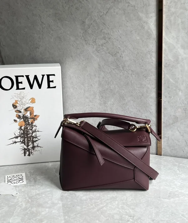 高仿羅意威/LOEWE 單肩包酒紅色：圖片 3