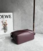 高仿羅意威/LOEWE 單肩包酒紅色：圖片 5