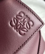 高仿羅意威/LOEWE 單肩包酒紅色：圖片 10
