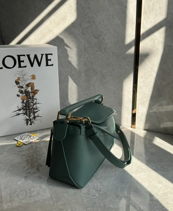 高仿羅意威/LOEWE 單肩包草綠色：圖片 10
