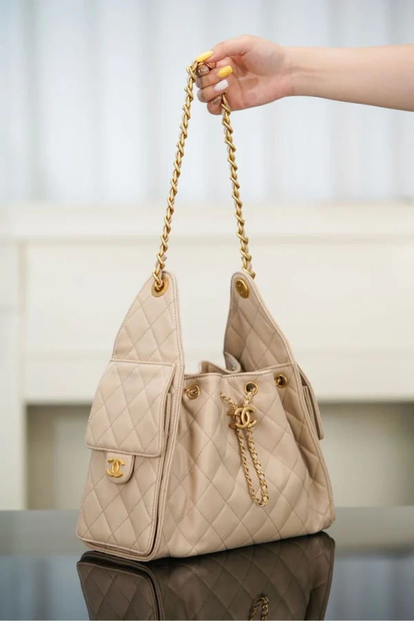 Chanel/香奈兒 25S Small Hobo 抽绳水桶包 杏色鱼子酱：圖片 13