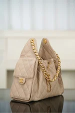 Chanel/香奈兒 25S Small Hobo 抽绳水桶包 杏色鱼子酱：圖片 16