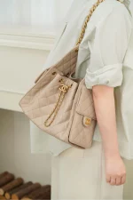 Chanel/香奈兒 25S Small Hobo 抽绳水桶包 杏色鱼子酱：圖片 2